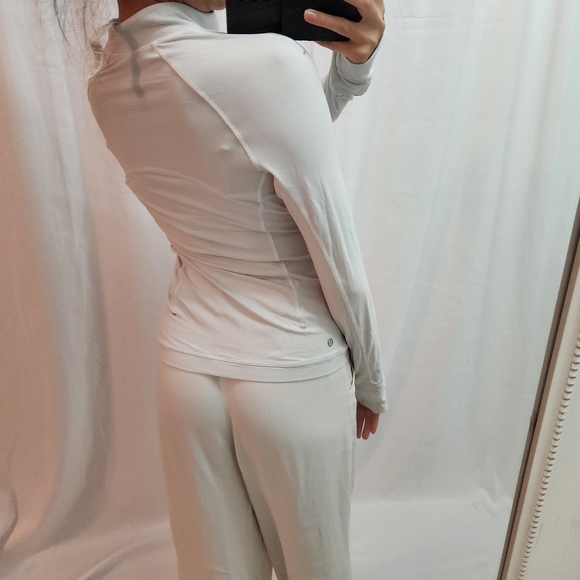 Lululemon Athletica White Activewear Top - Picture 4 of 9